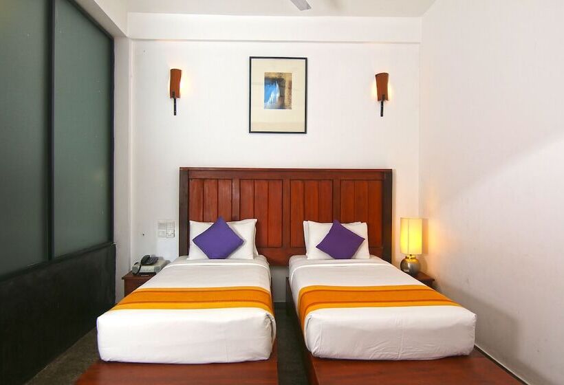 هتل Travelers Lodge By City Hub