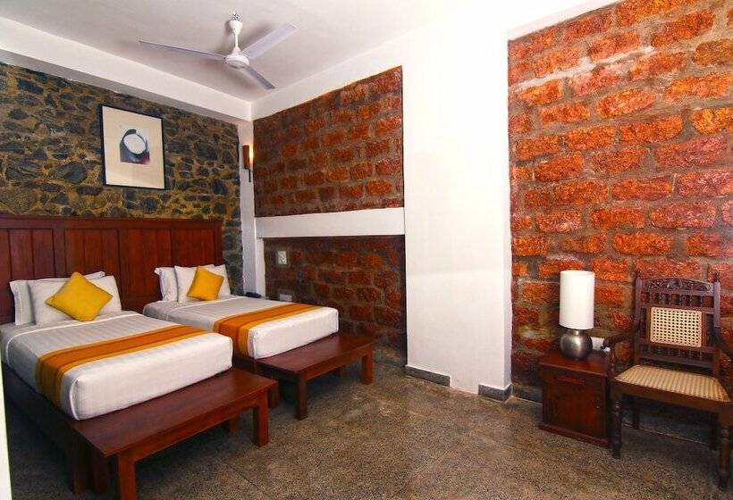 هتل Travelers Lodge By City Hub