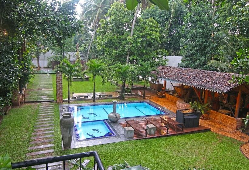 هتل Travelers Lodge By City Hub