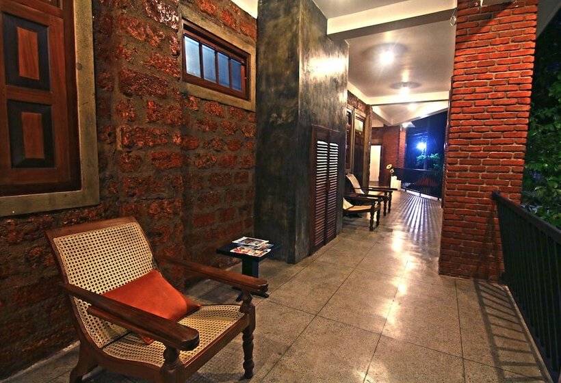 هتل Travelers Lodge By City Hub