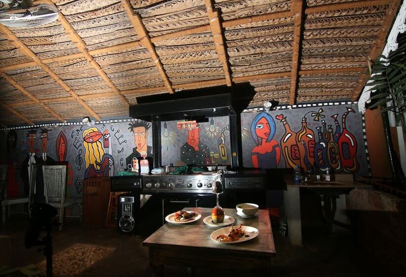 هتل Travelers Lodge By City Hub