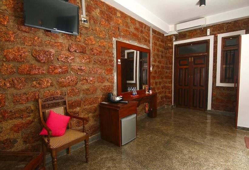 هتل Travelers Lodge By City Hub