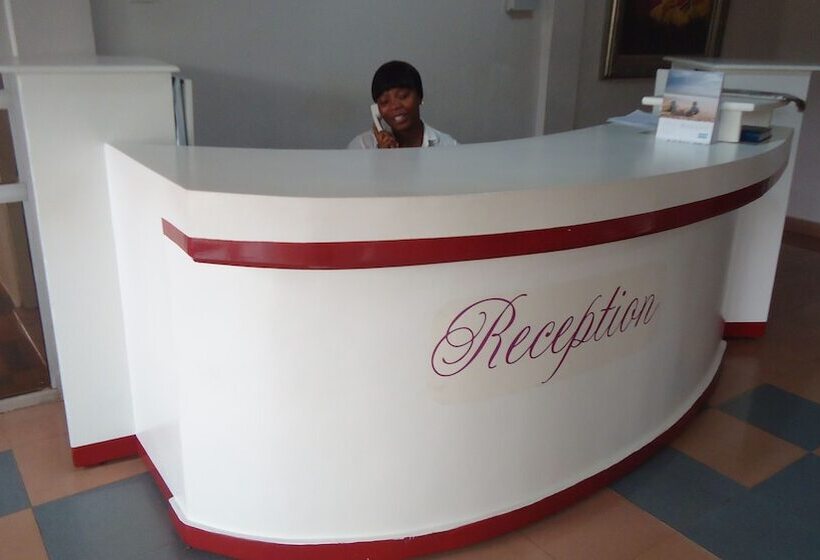 هتل Wadoma Royale