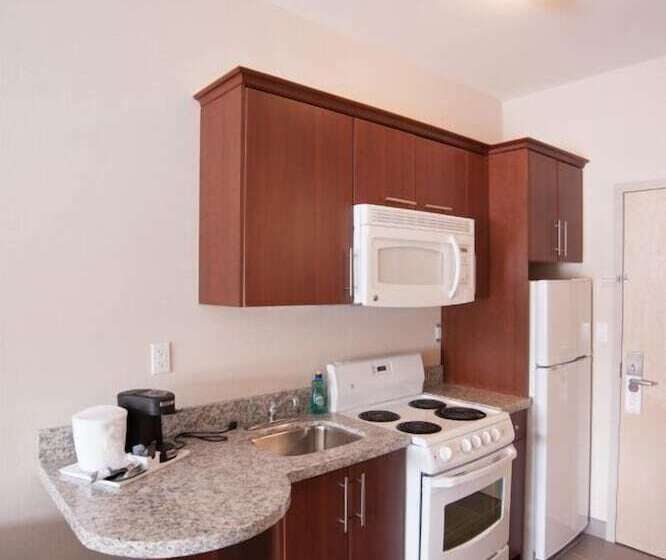 בית מלון כפרי Western Star Inn & Suites Esterhazy