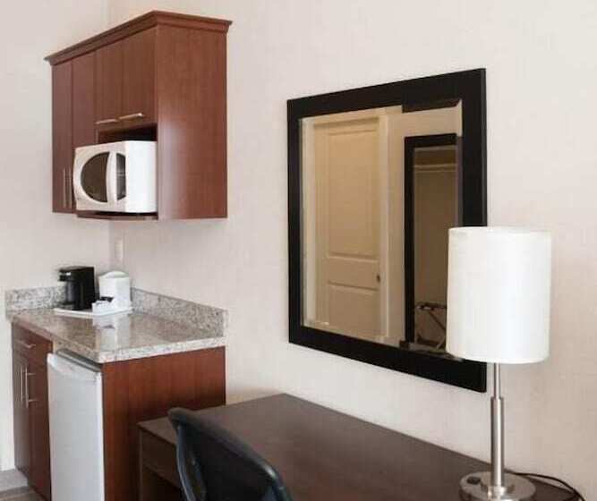 בית מלון כפרי Western Star Inn & Suites Esterhazy