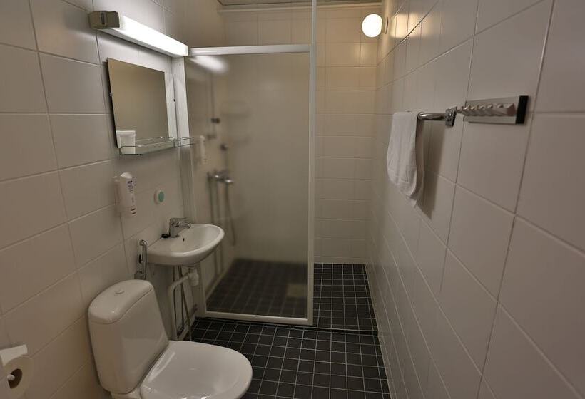 בית מלון כפרי Ylläs Lake