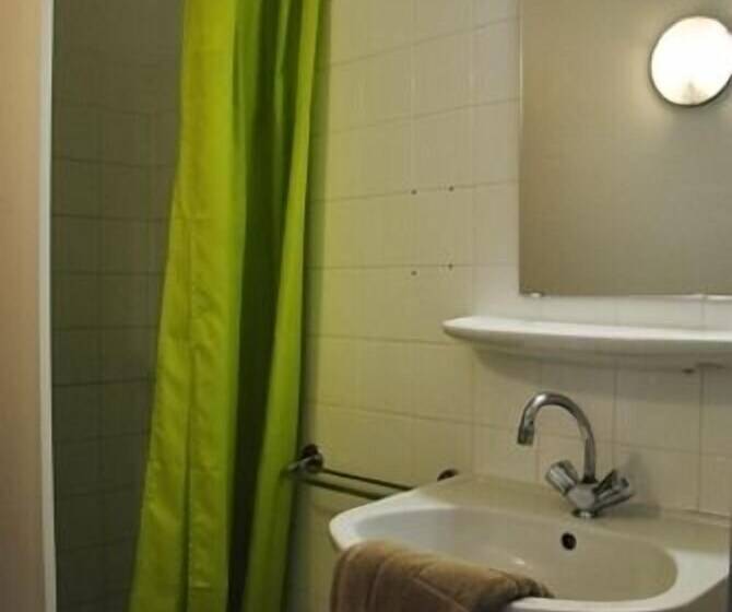 Le Relais De Port D Albret Hostel