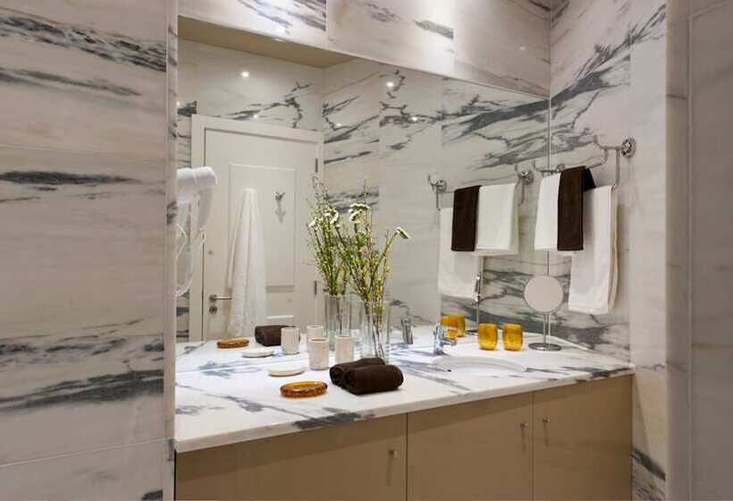 Lisbon Colours Bairro Alto Apartments