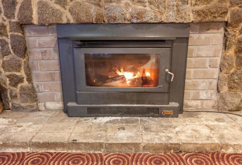 Moruya Waterfront Hotel Motel