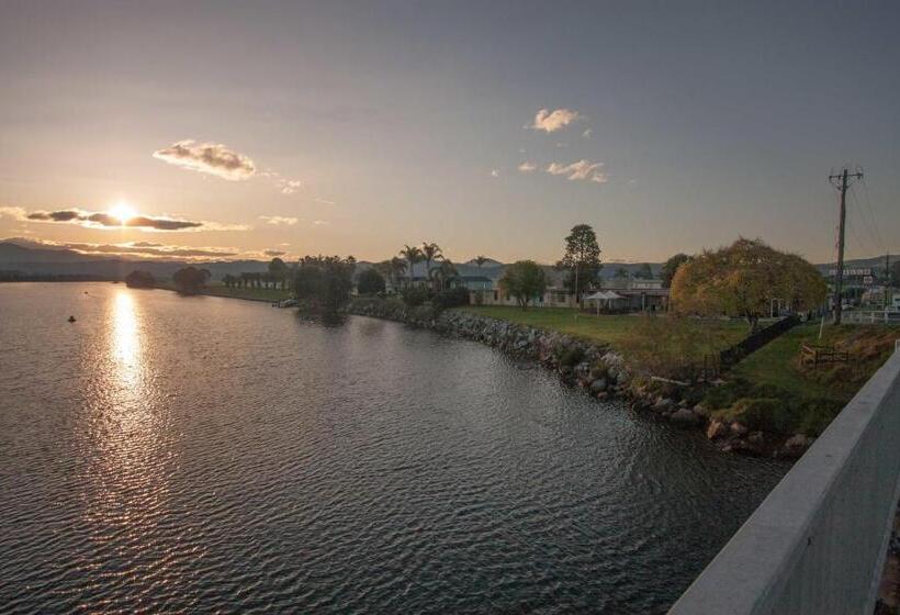 Moruya Waterfront Hotel Motel