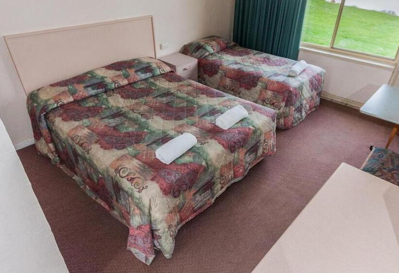 Moruya Waterfront Hotel Motel