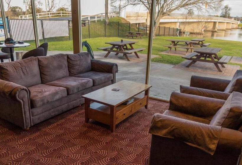 Moruya Waterfront Hotel Motel