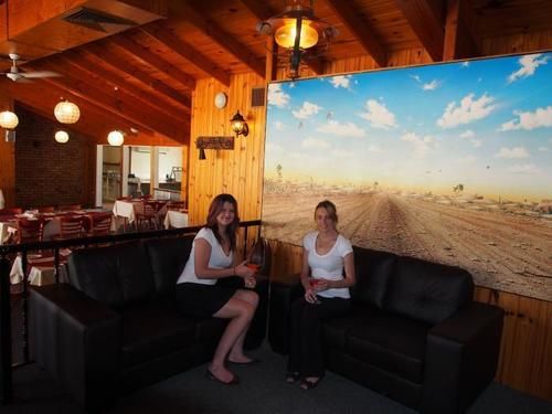 Motel Lightning Ridge Outback Resort & Caravan Park