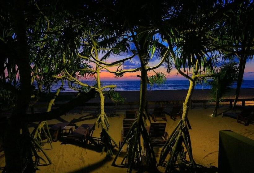 Pandanus Beach Resort & Spa