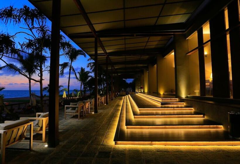 Pandanus Beach Resort & Spa