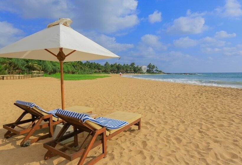 Pandanus Beach Resort & Spa