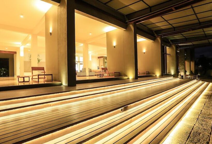 Pandanus Beach Resort & Spa