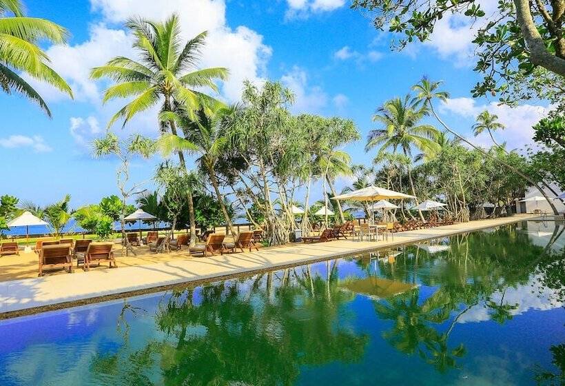 Pandanus Beach Resort & Spa