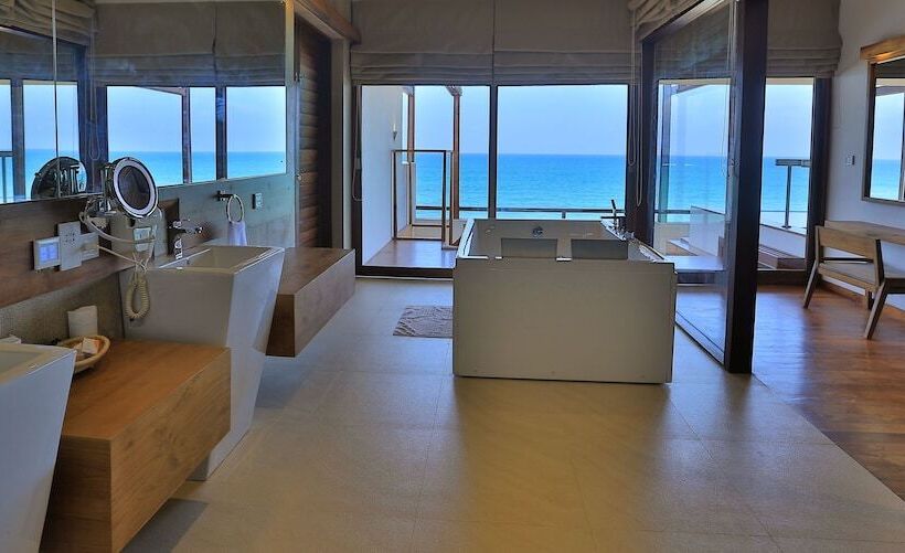 Pandanus Beach Resort & Spa