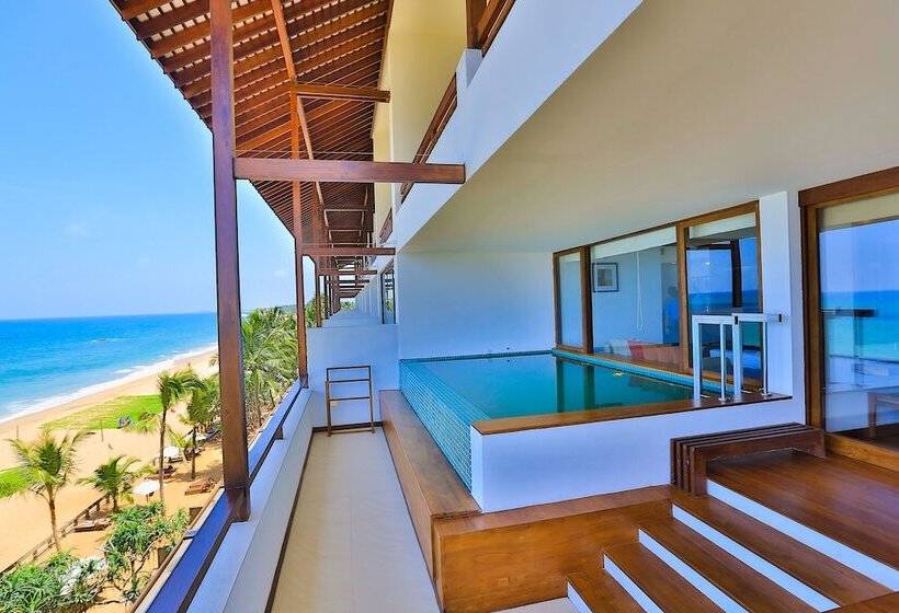 Pandanus Beach Resort & Spa