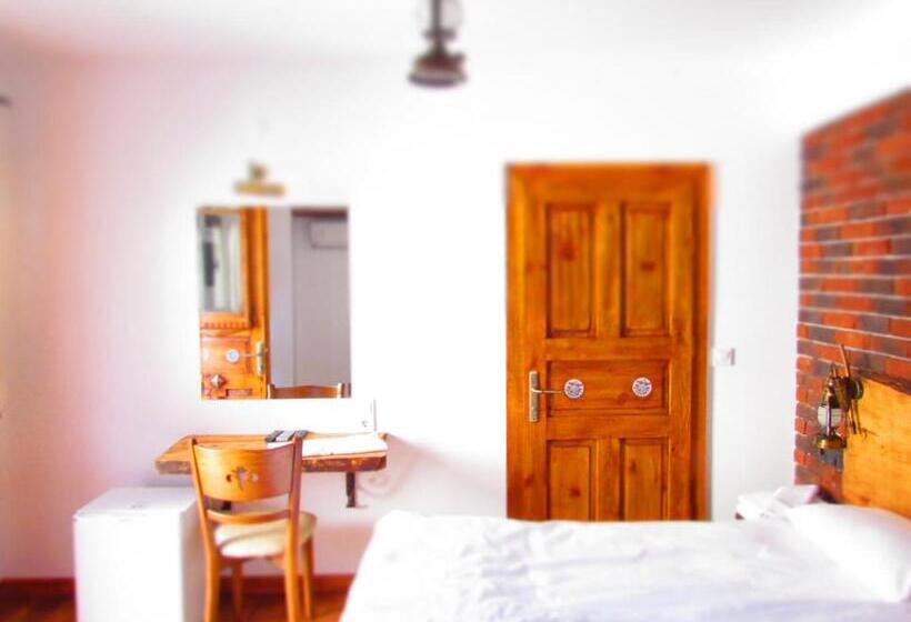 پانسیون Amazon Petite Palace