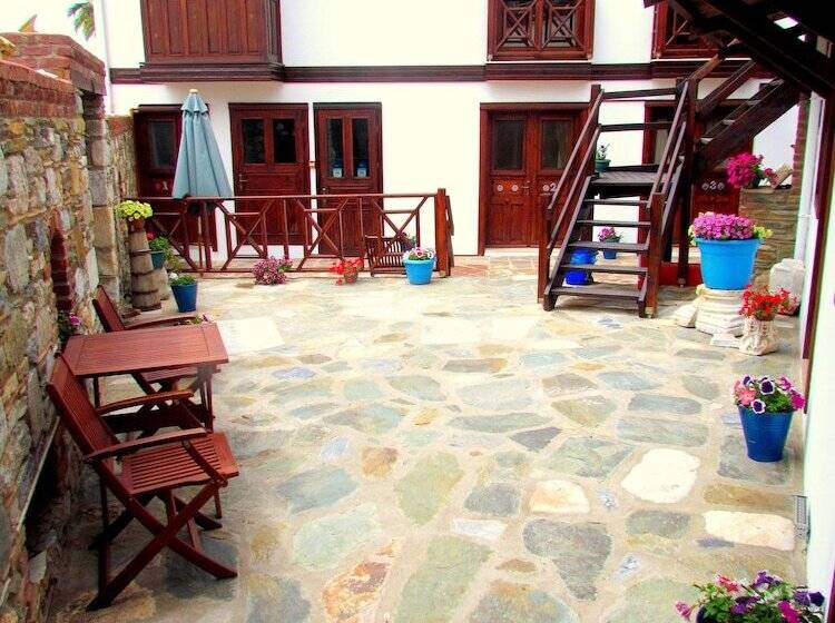 Пансион Amazon Petite Palace