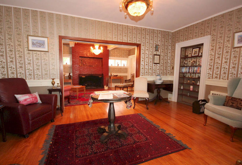 膳宿费 Tara Manor Inn