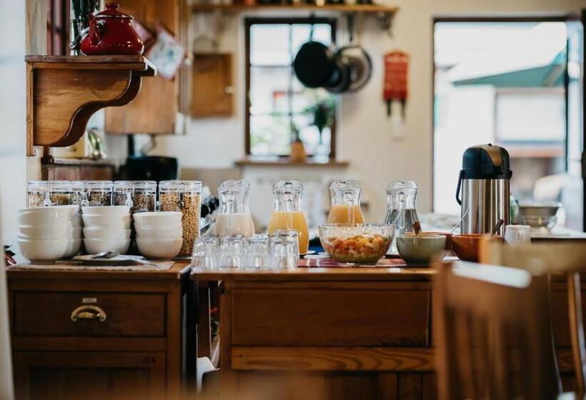 ペンション The Village Lodge