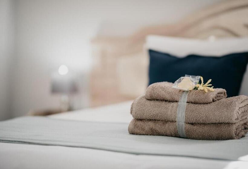 膳宿费 The Village Lodge