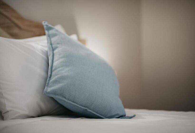 ペンション The Village Lodge