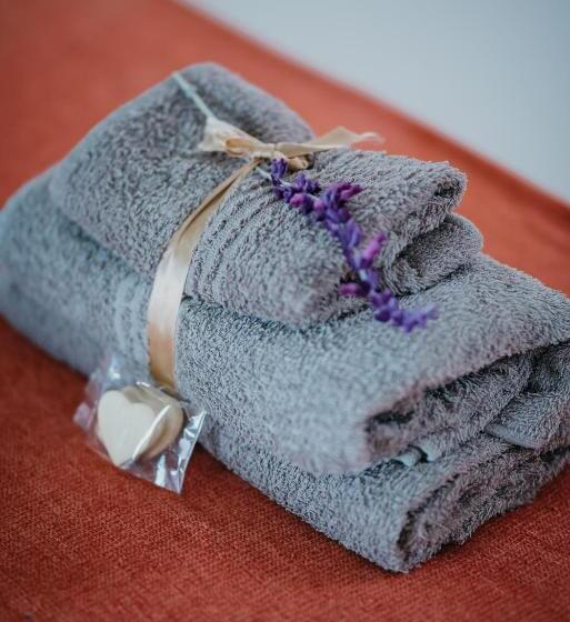 ペンション The Village Lodge