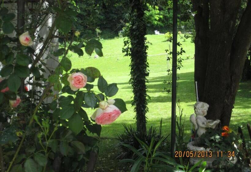 بنسيون Villa Arianna B&b