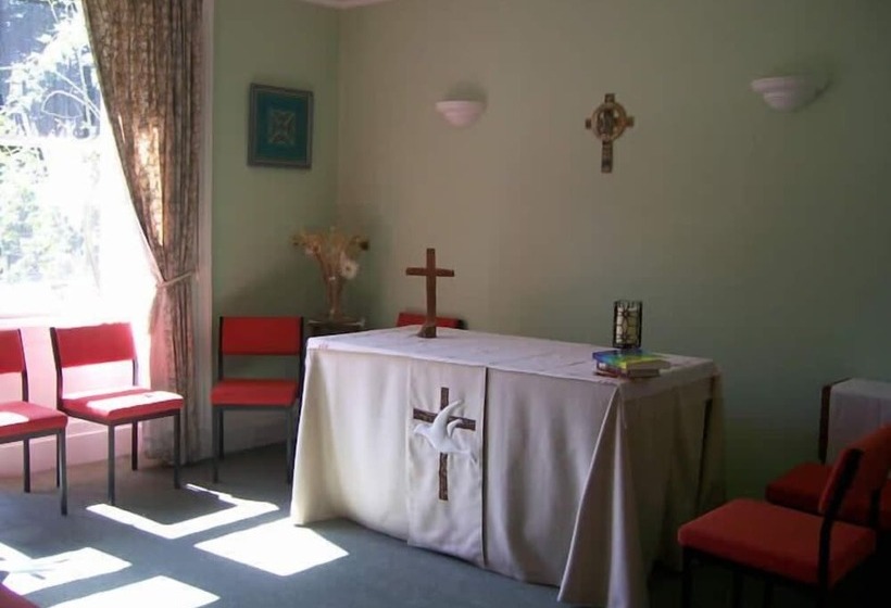 بنسيون Whitchester Christian Centre