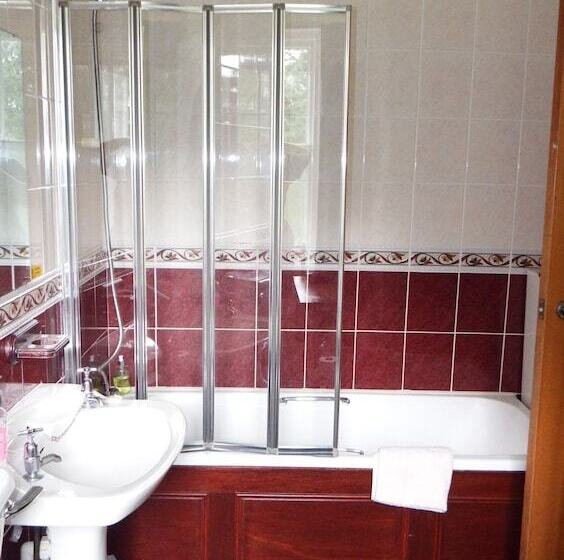 بنسيون Whitchester Christian Centre