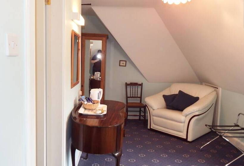 بنسيون Whitchester Christian Centre