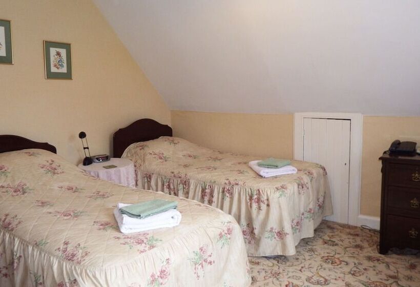 بنسيون Whitchester Christian Centre