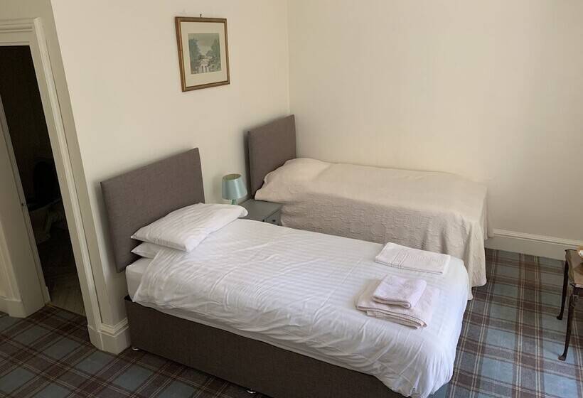 بنسيون Whitchester Christian Centre