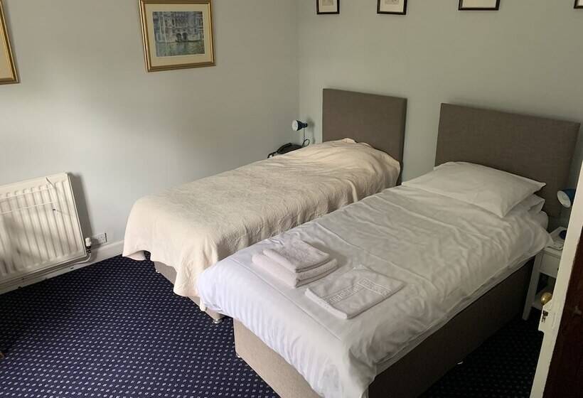 بنسيون Whitchester Christian Centre