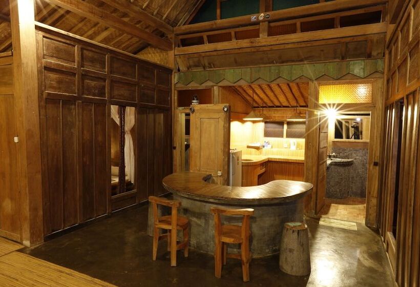 Pondok Pitaya Hotel, Surfing & Yoga