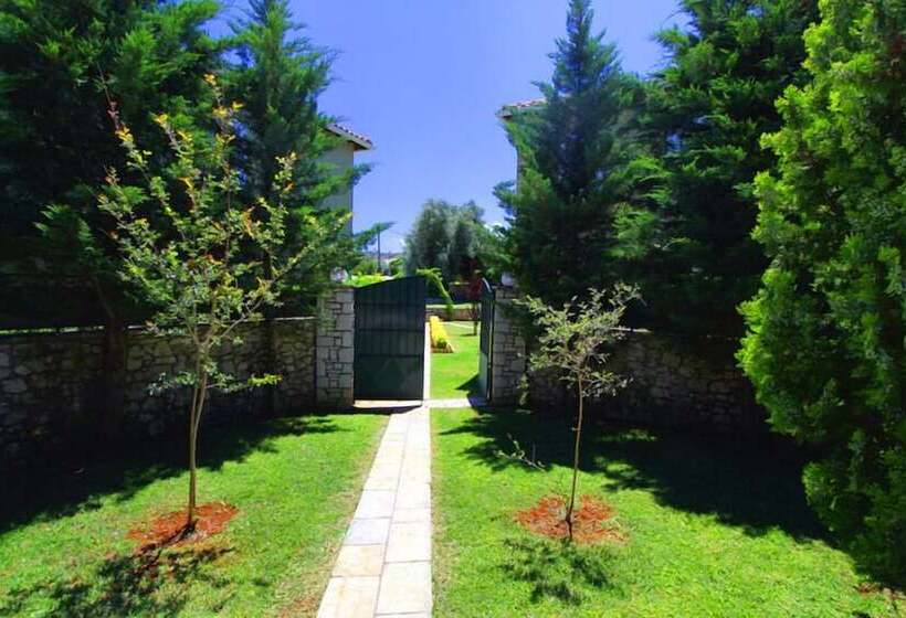 Saint Thomas Village