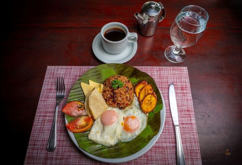 Chateau Arenal Hotel & Restaurante