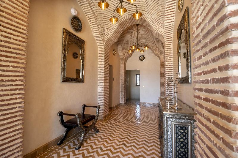 Отель Maria Towers , Palais Table D Hôtes & Spa