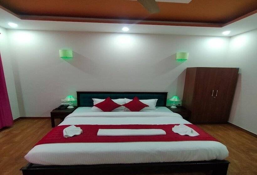 בית מלון כפרי Satopanth The Auli Resort