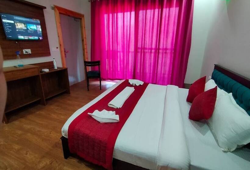 בית מלון כפרי Satopanth The Auli Resort