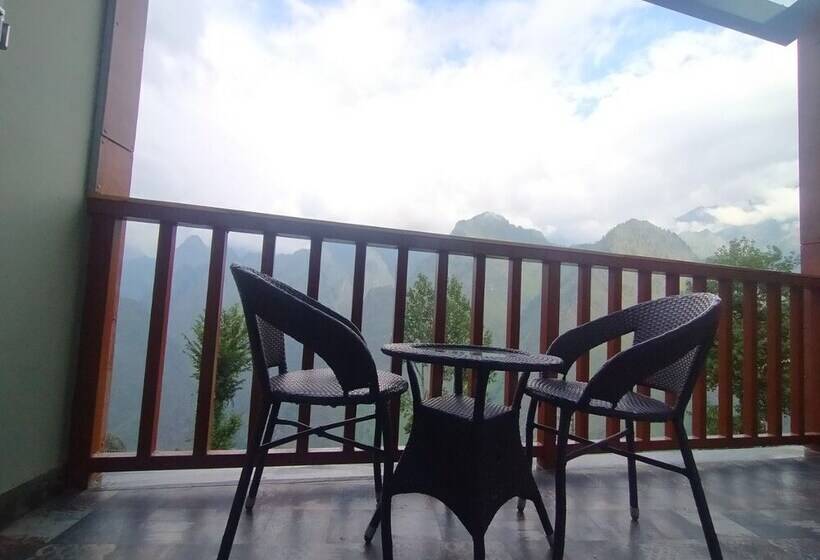 בית מלון כפרי Satopanth The Auli Resort