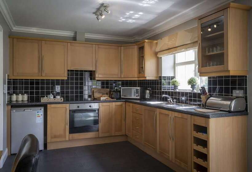 فندق The Flesk River Apartments