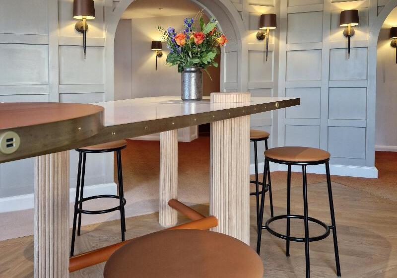 Отель The Relais Cooden Beach