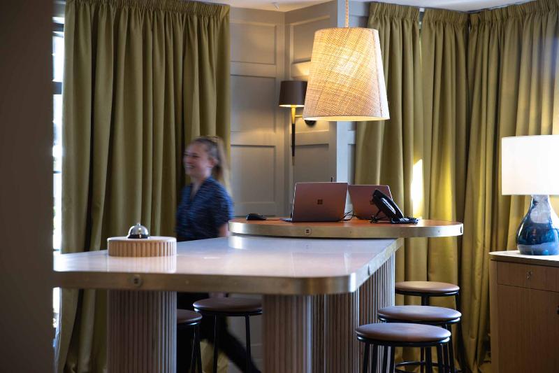 Отель The Relais Cooden Beach