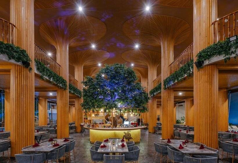 Отель Phuket Emerald Beach Resort