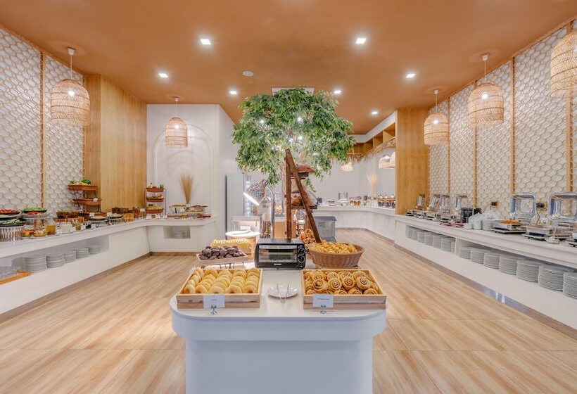 Отель Phuket Emerald Beach Resort